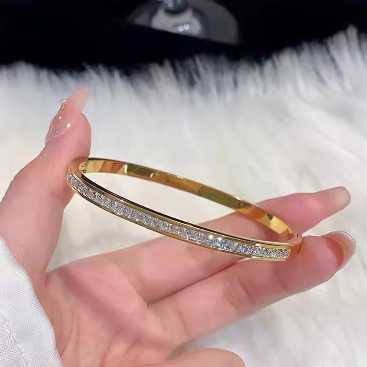 Custom Bangle Fashion Charm Bracelet Mixed Bracelet Gold Zircon Waterproof Stainless Steel Bracelet Jewelry Supplier