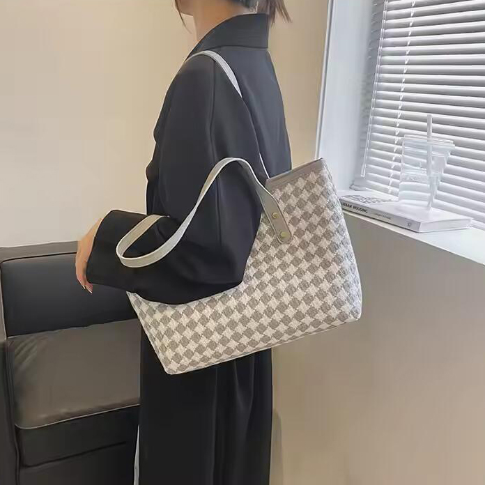 Trendy Women's Lightweight Waterproof Nylon Shoulder & Crossbody Bag Portable Versatile Design For Shopping