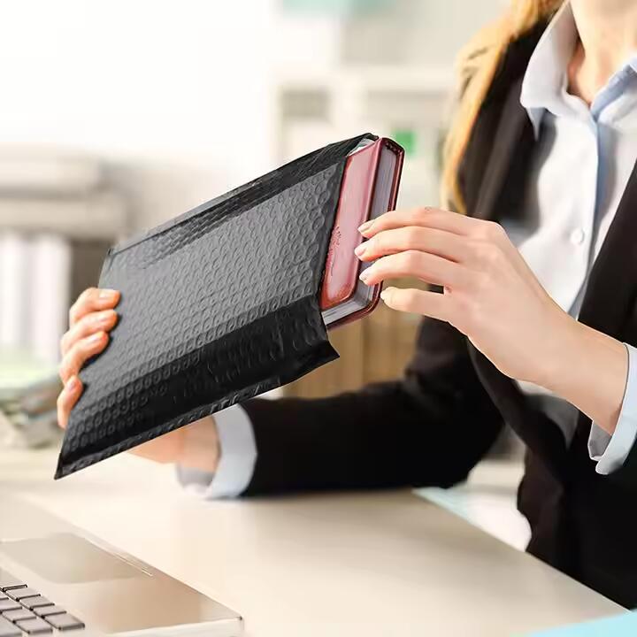 Stock Sizes Waterproof Padded Envelopes Black Bubble Mailers Customized Logo Self Seal Protective Packaging Poly Bubble Bags