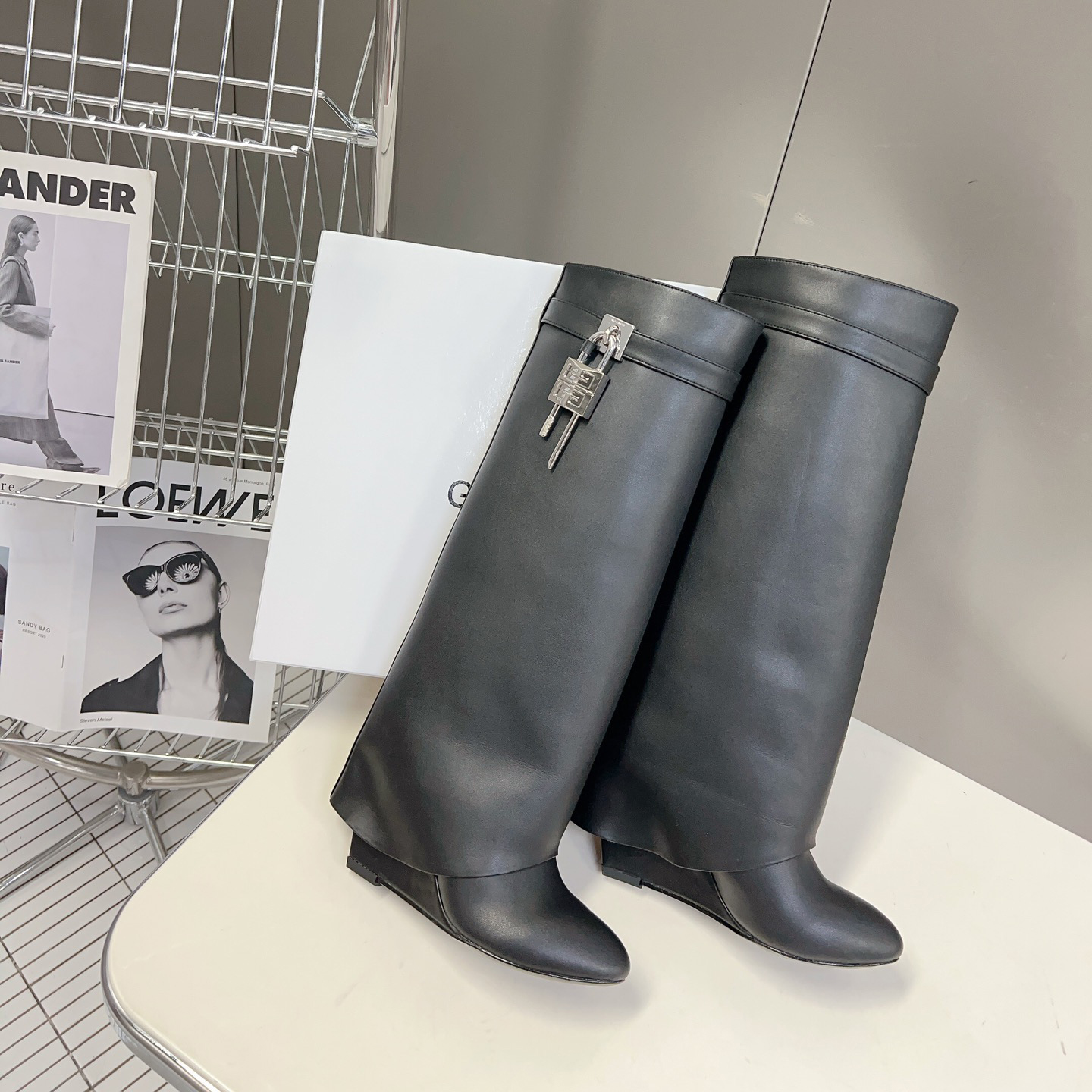 New fashion metal buckle boots leather boots(41/42 need to be customized)