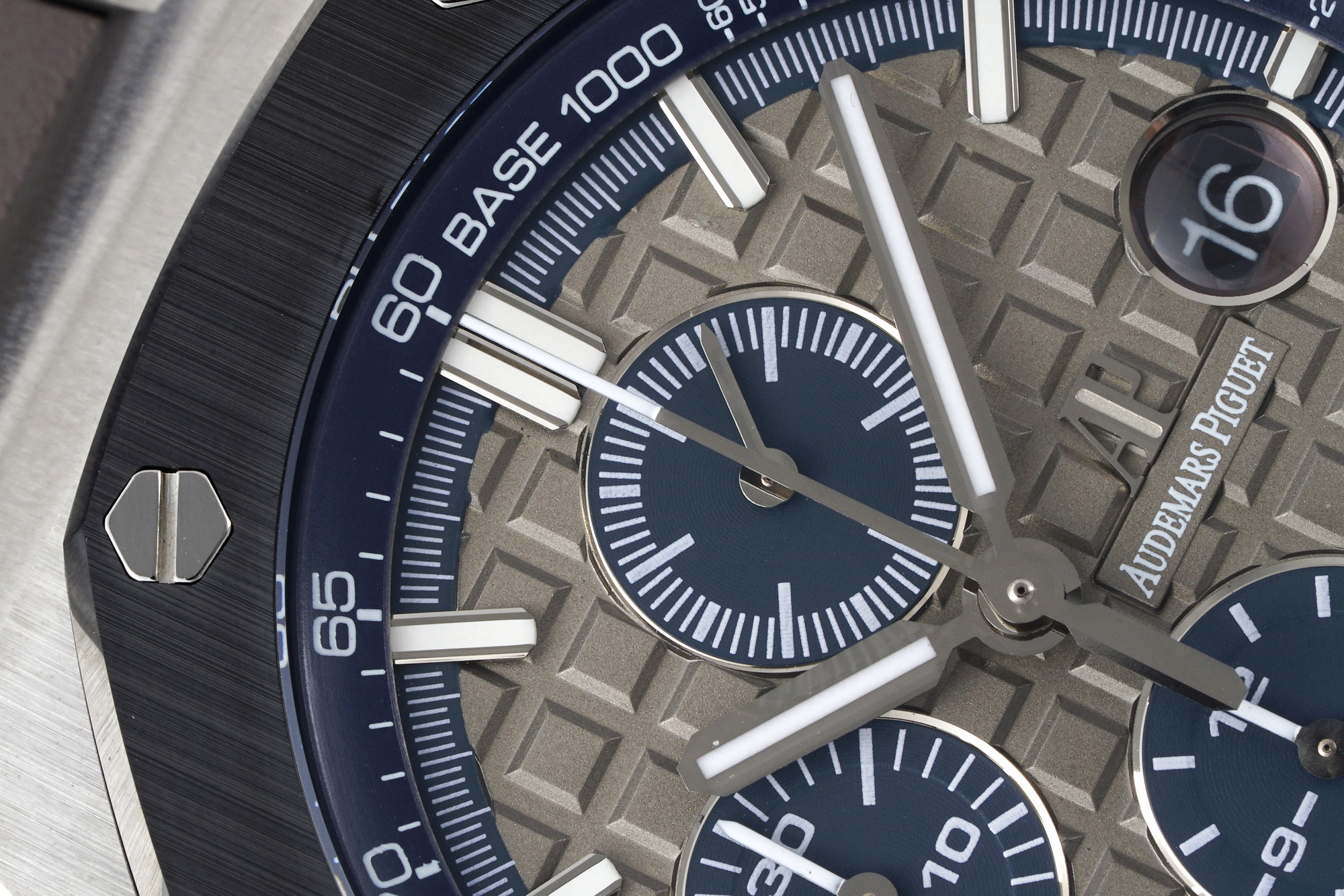 Audemars Piguet Royal Oak Offshore 44 mm, Grey Ref. 26400IO.OO.A004CA.02