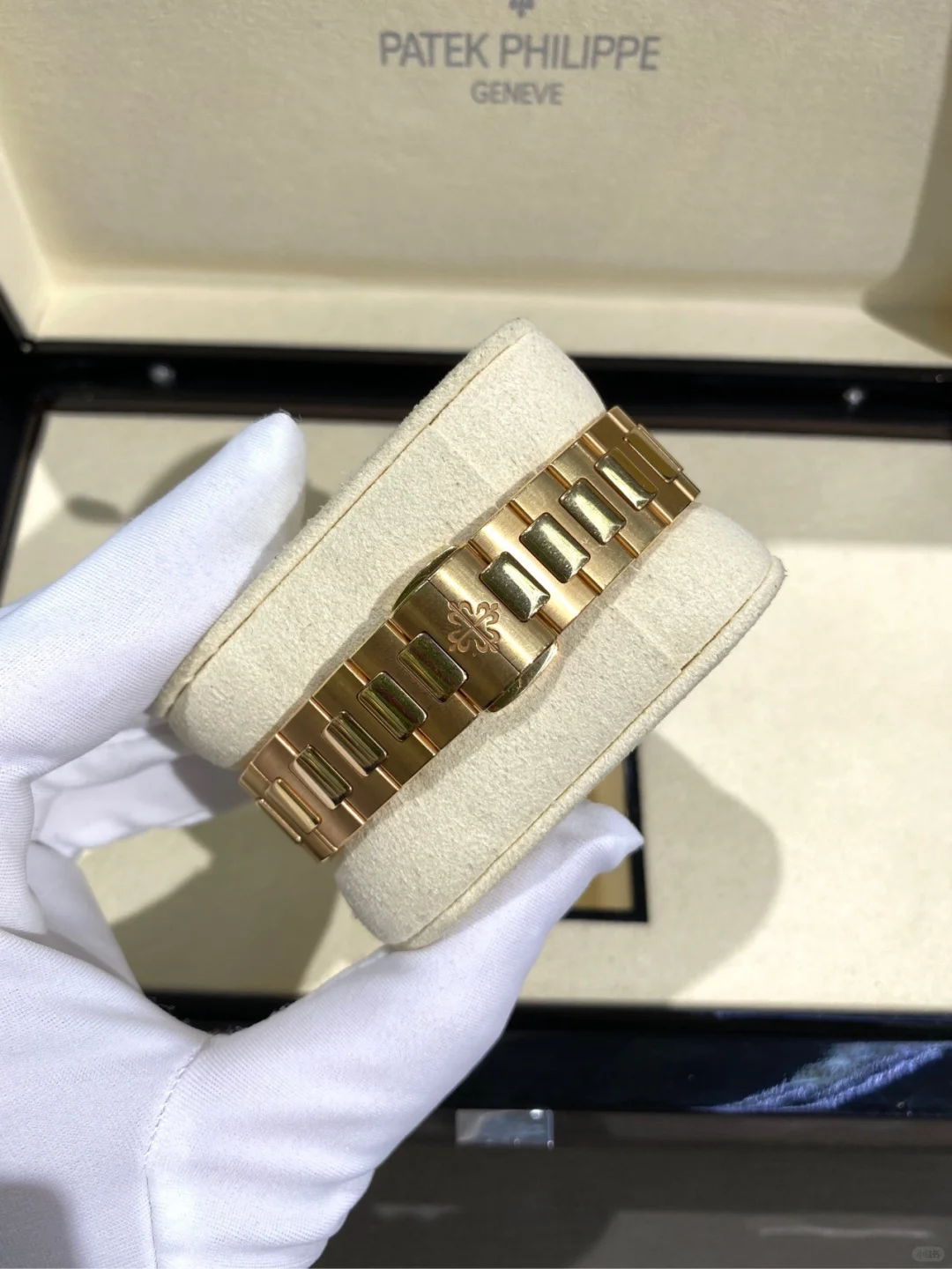 Patek Philippe Nautilus 7010/1R-012 Replica