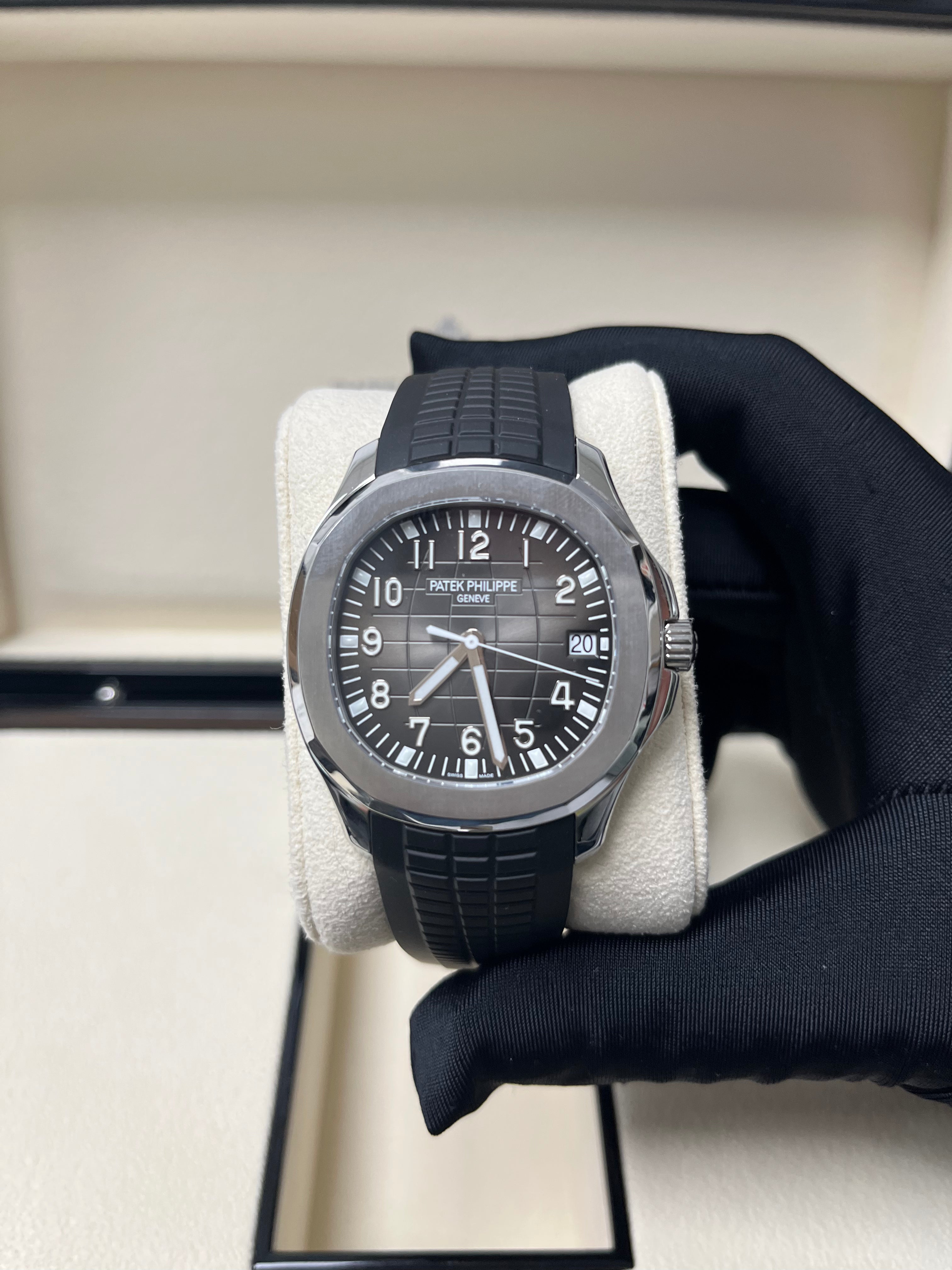 (Top version 1:1)Patek Philippe Aquanaut Stainless Steel/ Black Embossed Dial 40mm (Ref#5167A-001)