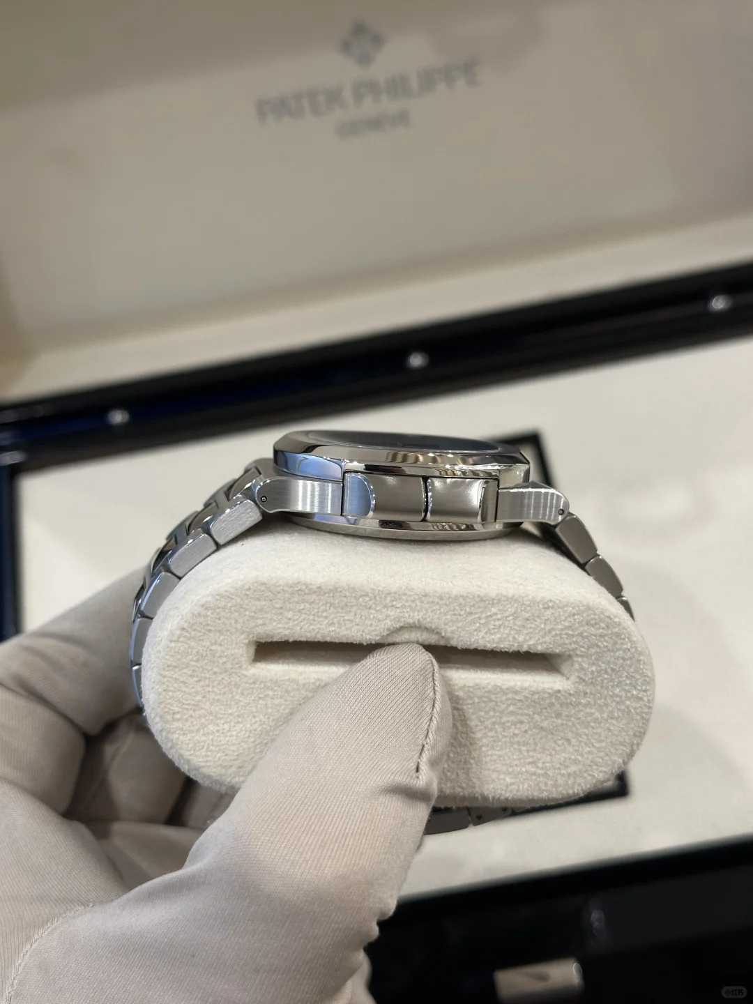 Patek Philippe Nautilus 5990/1A-011 Replica