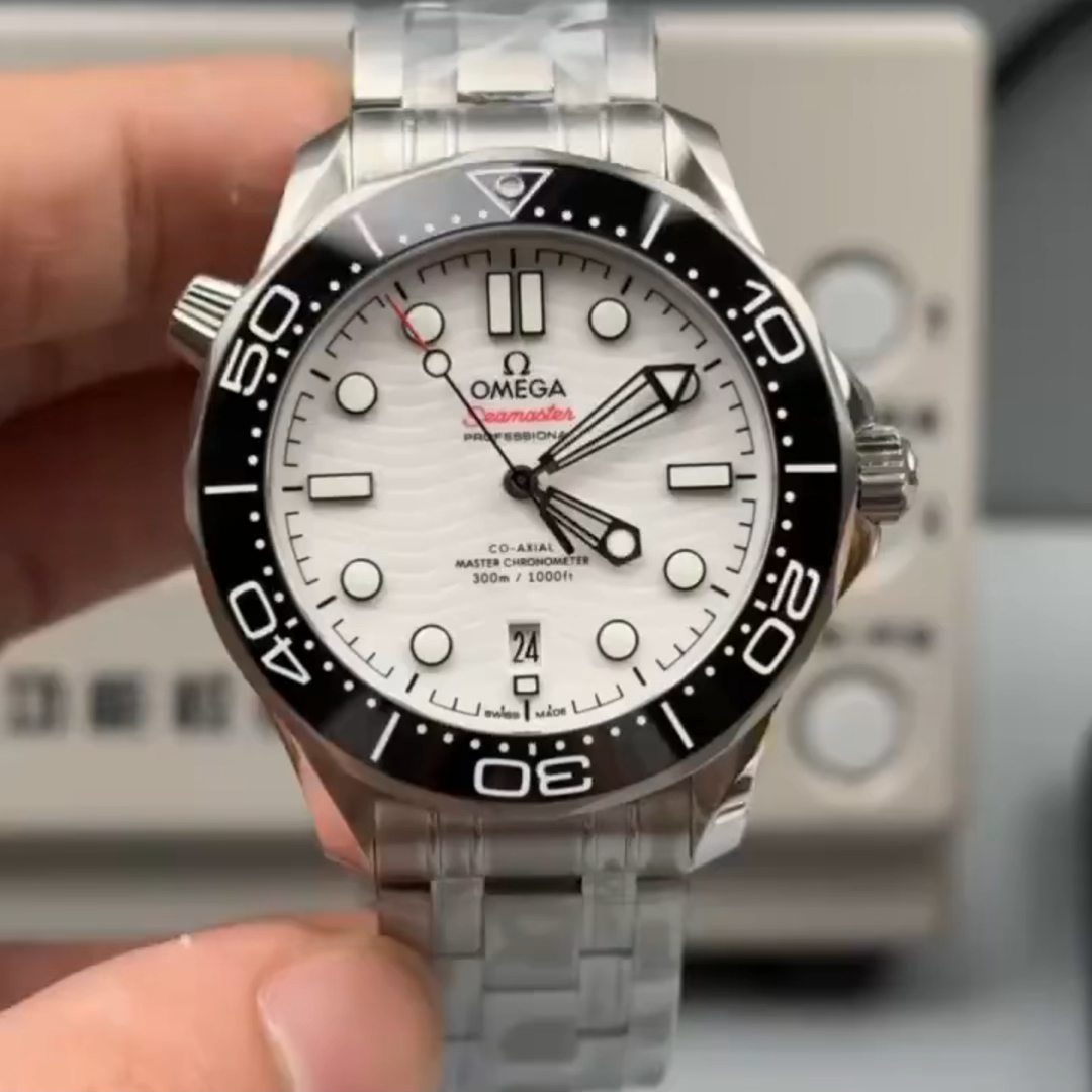 Omega Seamaster Diver 300m 42mm White Dial Men's Bracelet Watch