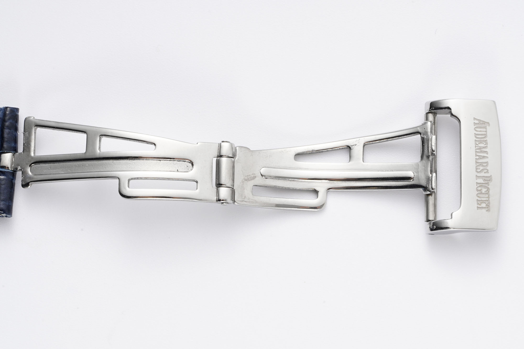 Audemars Piguet Royal Oak Offshore 42 mm, White Ref. 26170ST.OO.D305CR.01