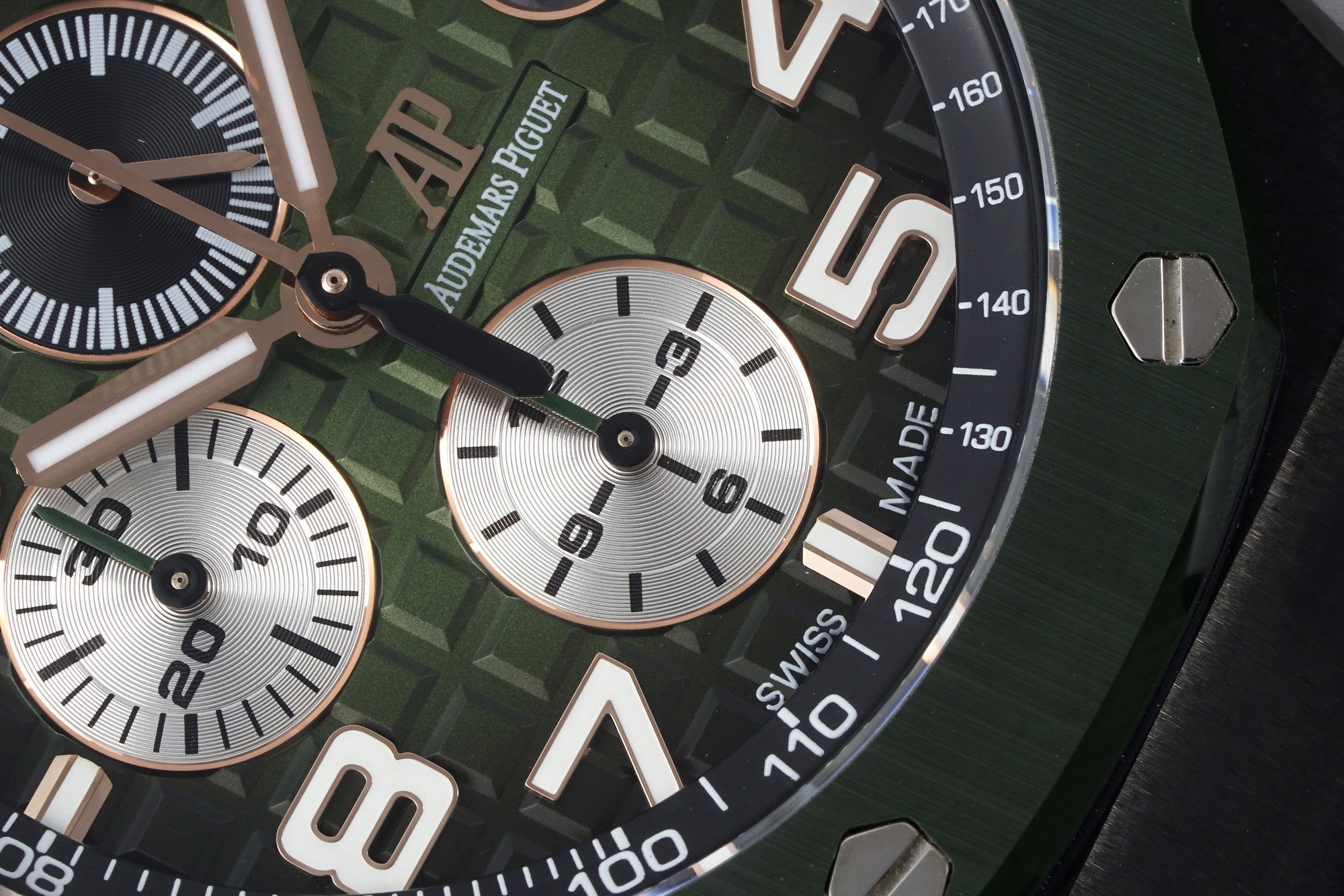 Audemars Piguet Royal Oak Offshore 44 mm, Green Ref. 26405CE.OO.A056CA.01