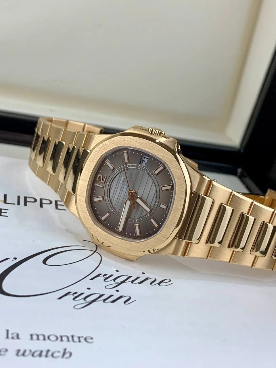 Patek Philippe Nautilus 7011/1R-010 Replica