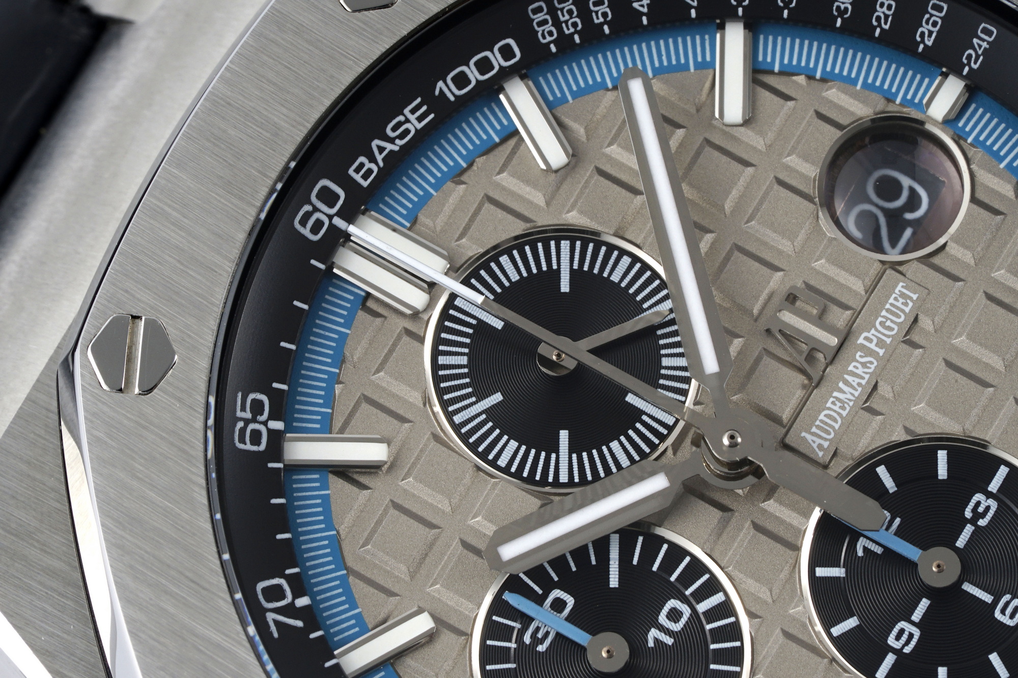 Audemars Piguet Royal Oak Offshore 44 mm, Grey Ref. 26417BC.OO.A002CR.01