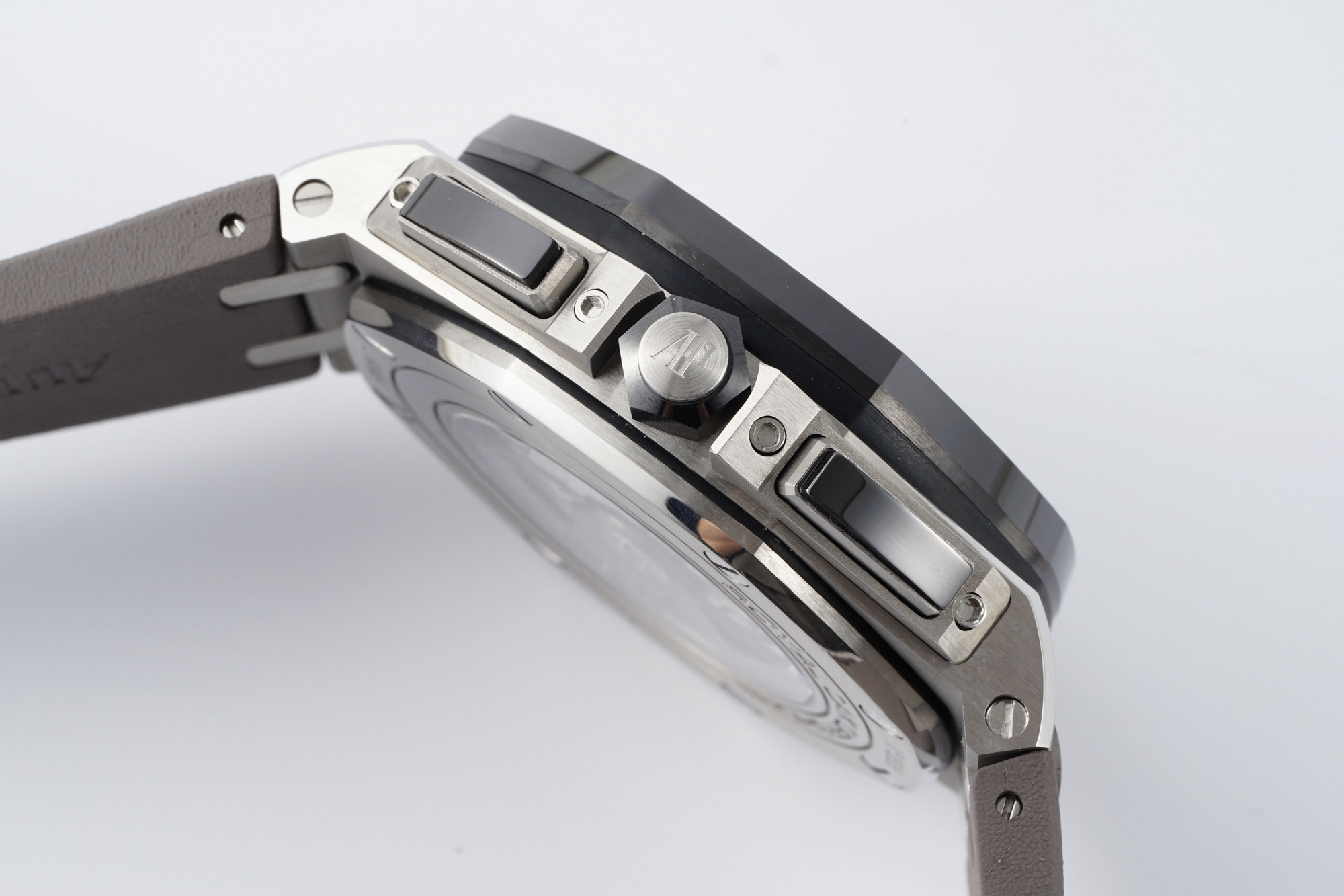 Audemars Piguet Royal Oak Offshore 44 mm, Grey Ref. 26400IO.OO.A004CA.01