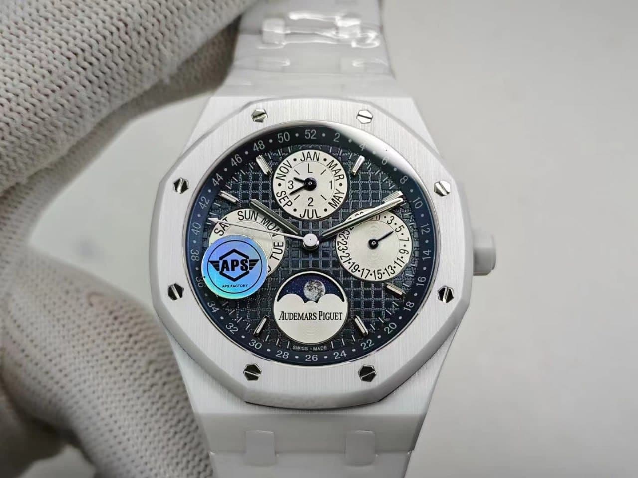 Audemars Piguet Royal Oak 41 mm, Blue Ref. 26579CB.OO.1225CB.01