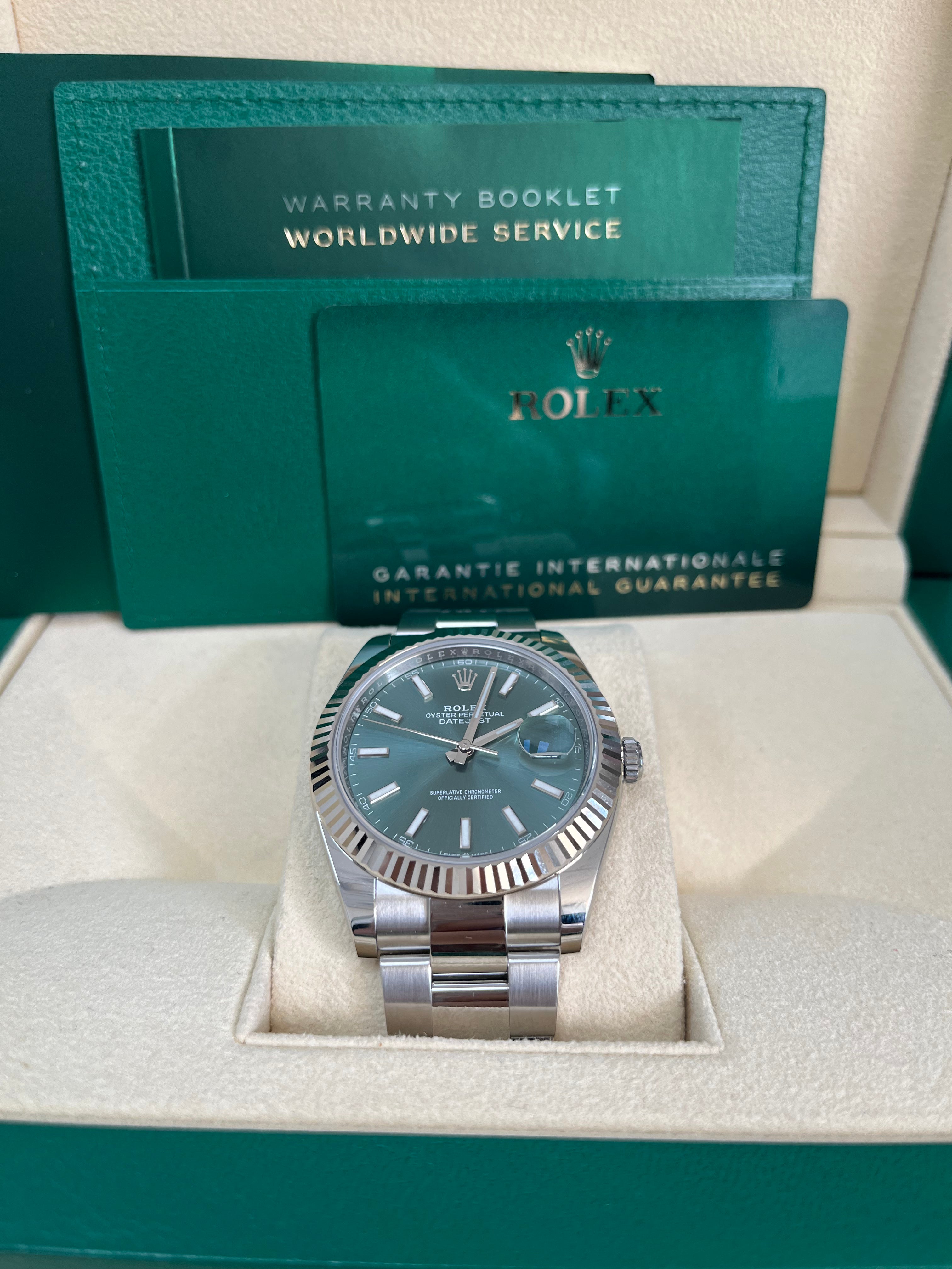 Rolex Datejust Oyster 41 mm Oystersteel Mint Green Dial Fluted Bezel OysterBracelet (Reference # 126334)