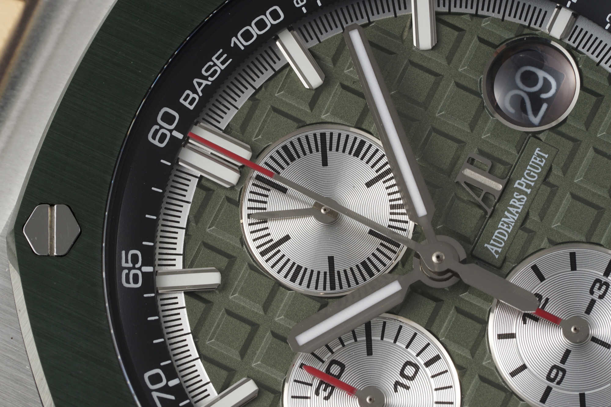 Audemars Piguet Royal Oak Offshore 44 mm, Green Ref. 26400SO.OO.A055CA.01