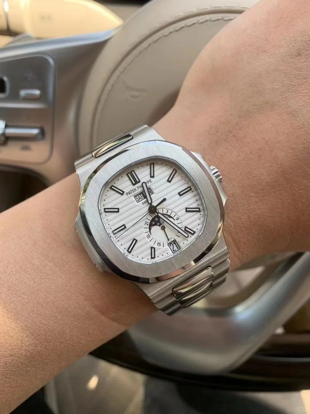 Patek Philippe Nautilus 5726/1A-010 Mens 40.5mm