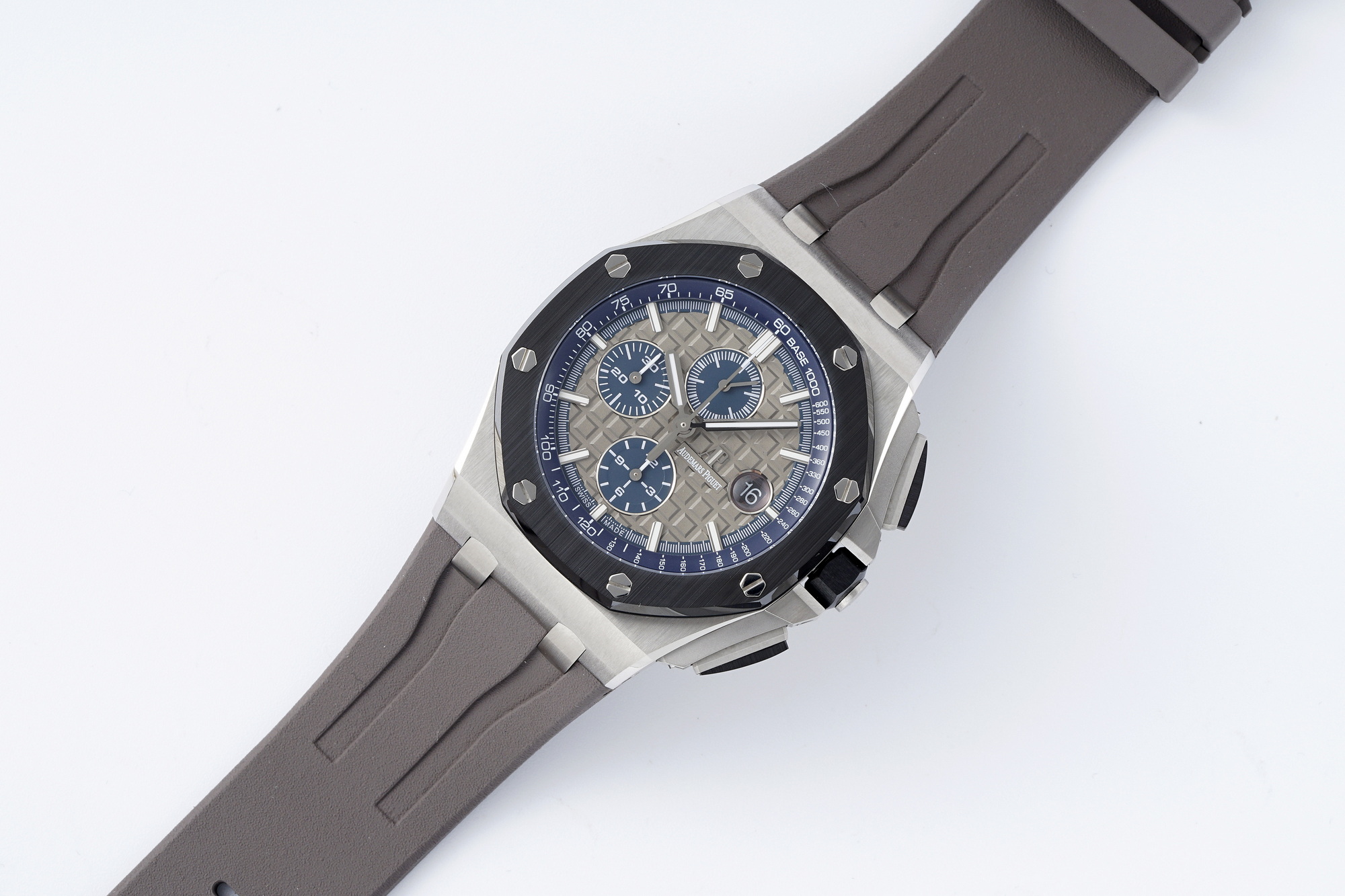 Audemars Piguet Royal Oak Offshore 44 mm, Grey Ref. 26400IO.OO.A004CA.02