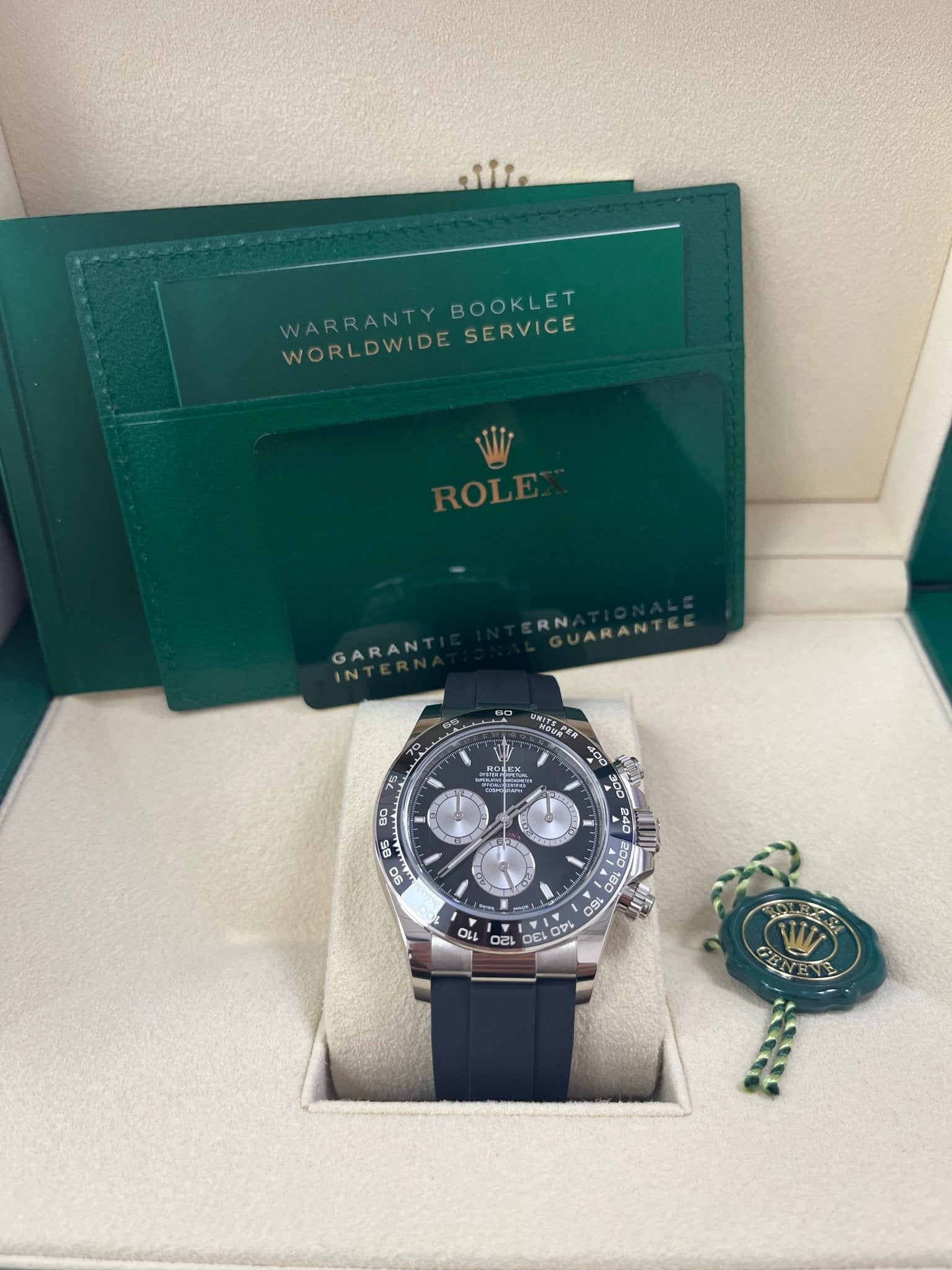 Rolex Daytona White Gold Cosmograph Daytona Black Bezel - Black And Steel Index Dial 126519LN