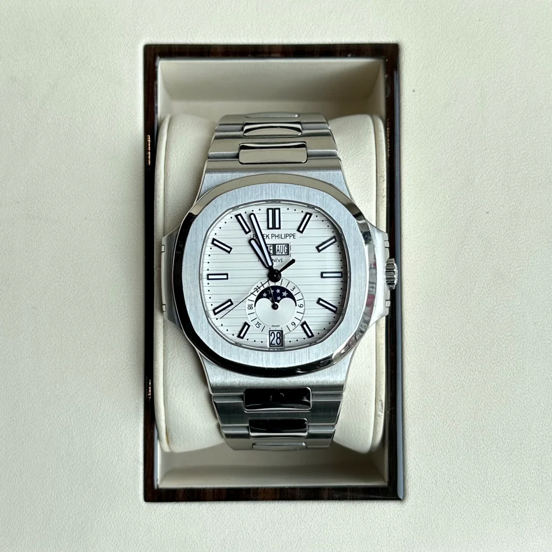 Patek Philippe Nautilus 5726/1A-010 Mens 40.5mm