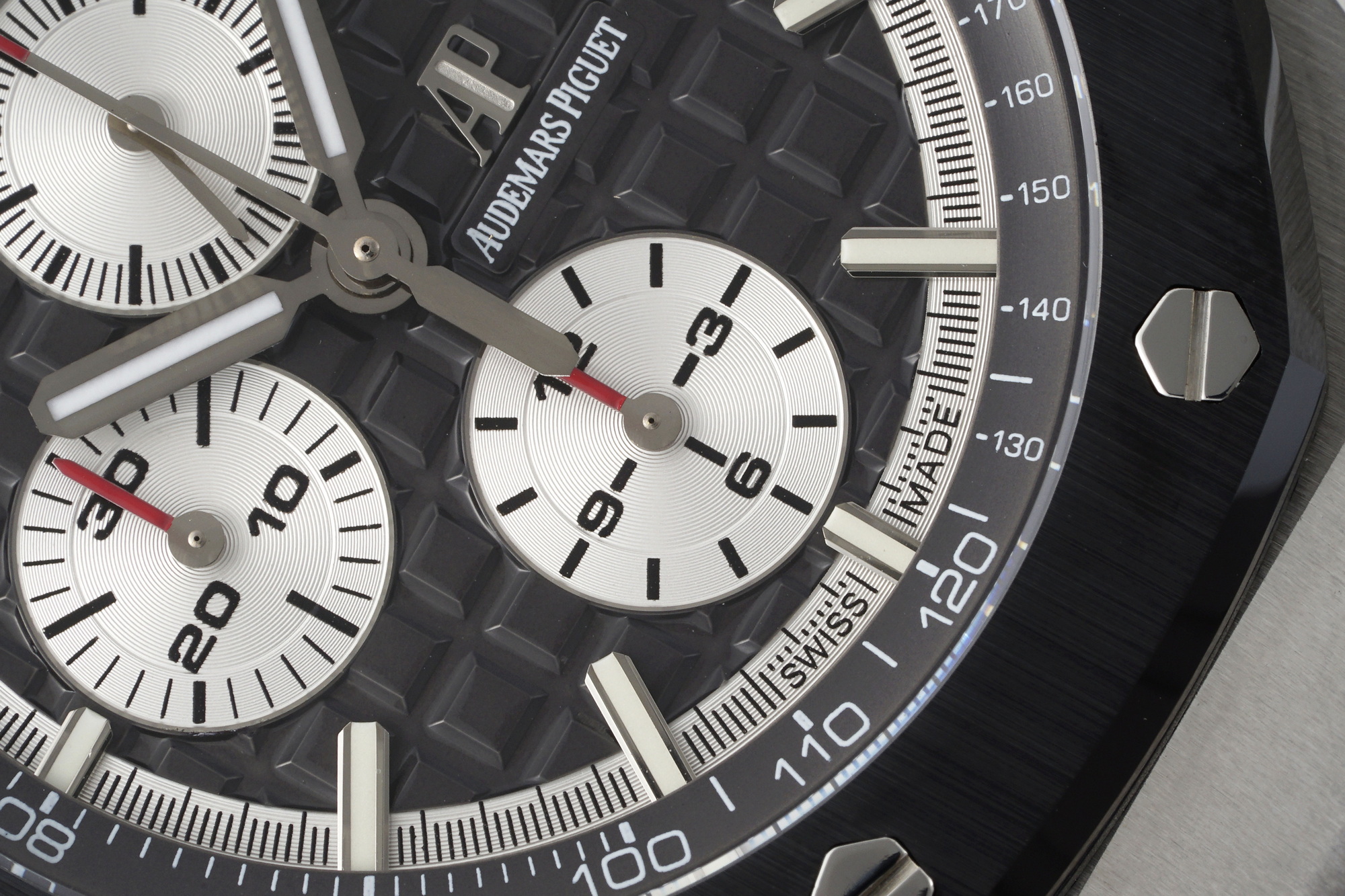 Audemars Piguet Royal Oak Offshore 44 mm, Grey Ref. 26400IO.OO.A004CA.01