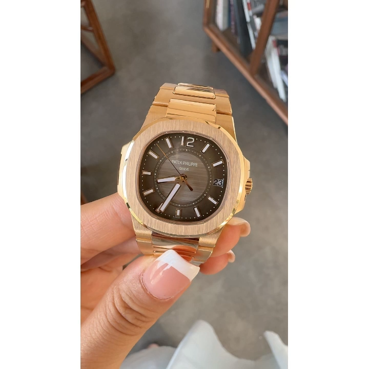 Patek Philippe Nautilus 7011/1R-010 Replica