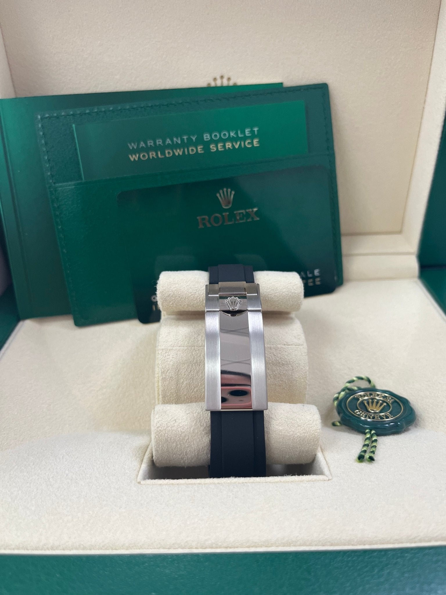 Rolex Daytona White Gold Cosmograph Daytona Black Bezel - Black And Steel Index Dial 126519LN