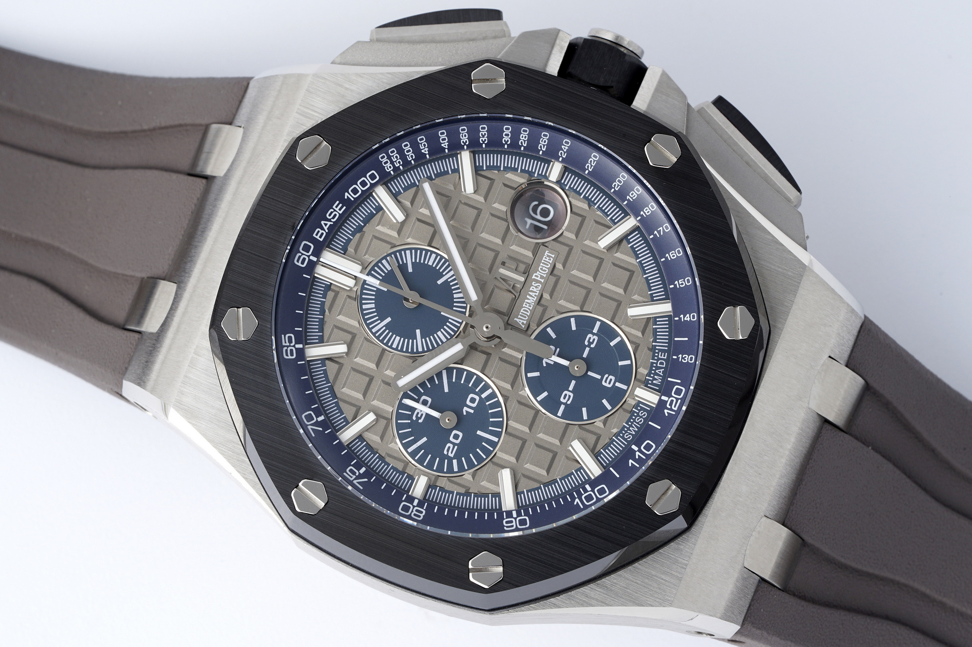 Audemars Piguet Royal Oak Offshore 44 mm, Grey Ref. 26400IO.OO.A004CA.02