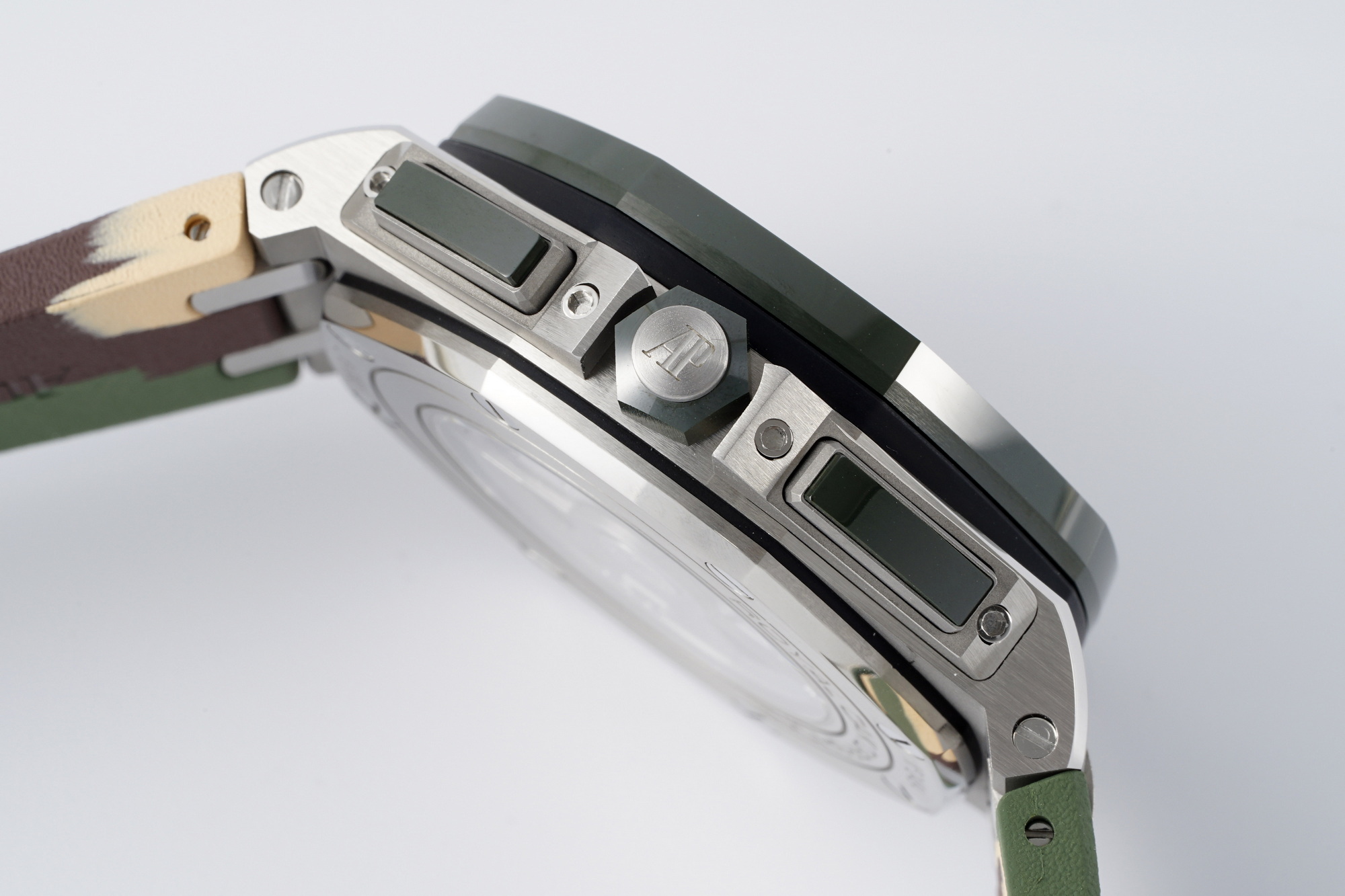 Audemars Piguet Royal Oak Offshore 44 mm, Green Ref. 26400SO.OO.A055CA.01