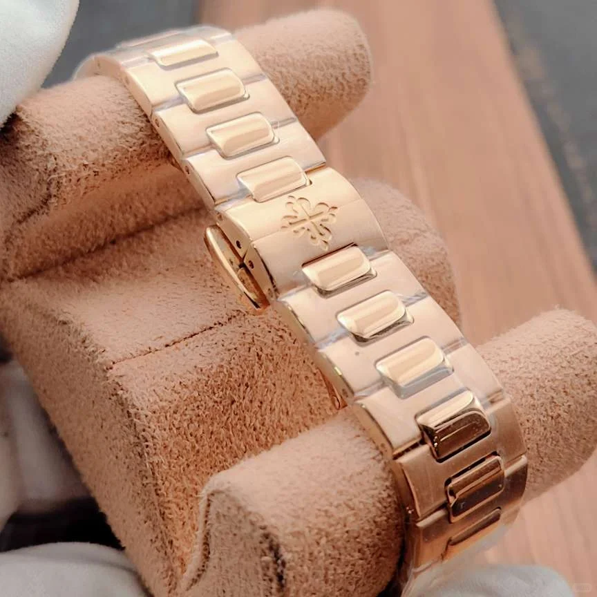 Patek Philippe Nautilus 7011/1R Replica