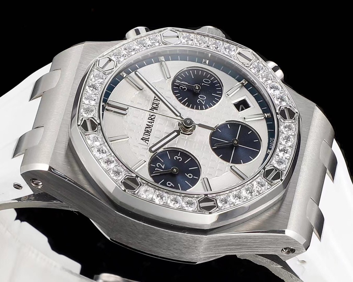 Audemars Piguet Royal Oak Offshore Chronograph 37 mm, White Ref. 26231ST.ZZ.D010CA.01