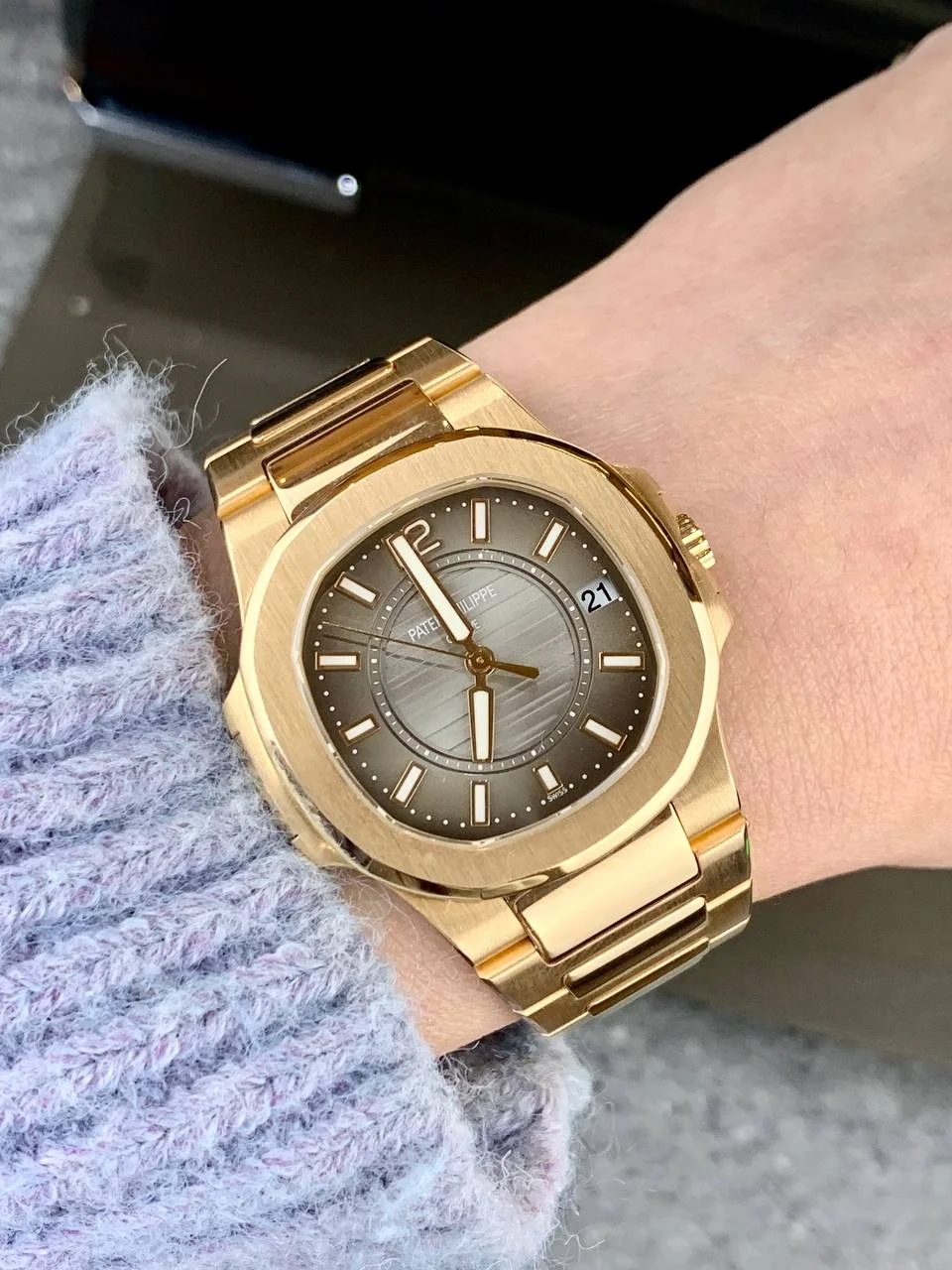 Patek Philippe Nautilus 7011/1R-010 Replica