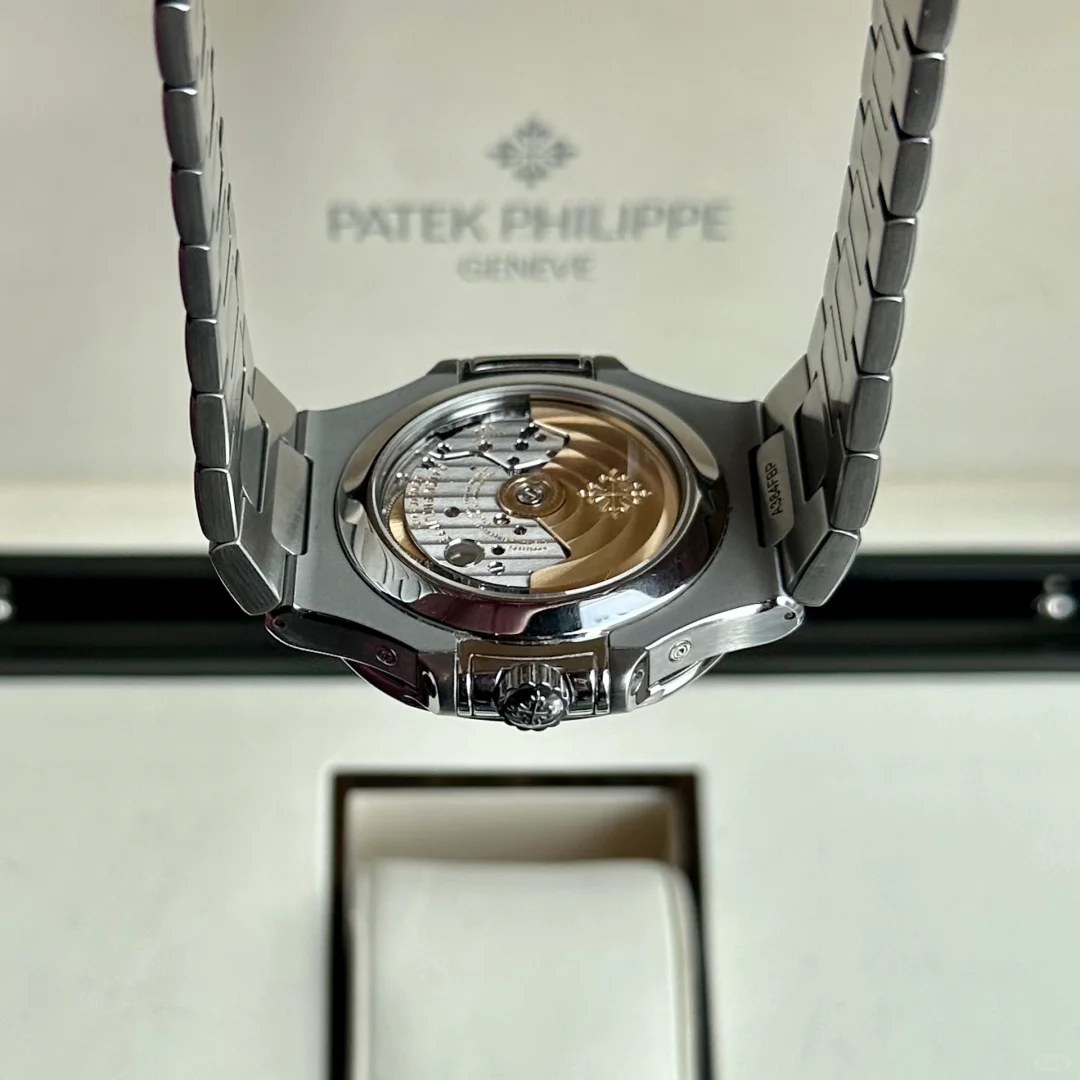 Patek Philippe Nautilus 5726/1A-010 Mens 40.5mm