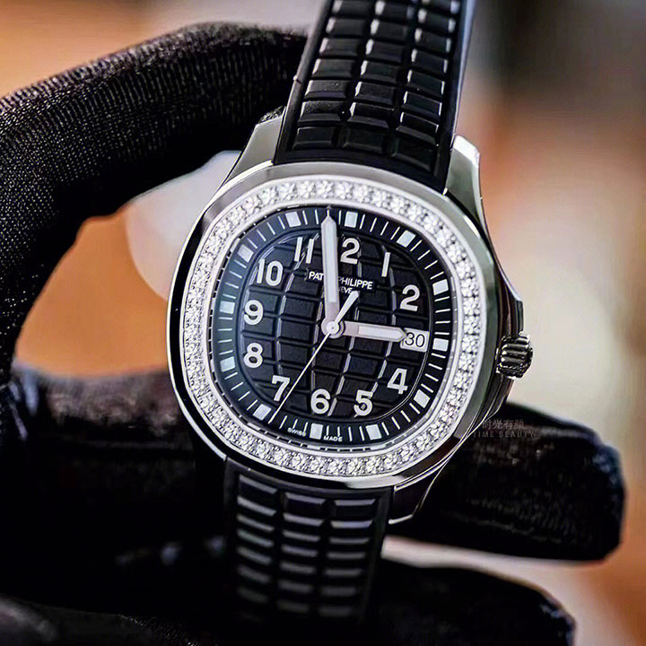 5267/200A-001-Patek Philippe AQUANAUT