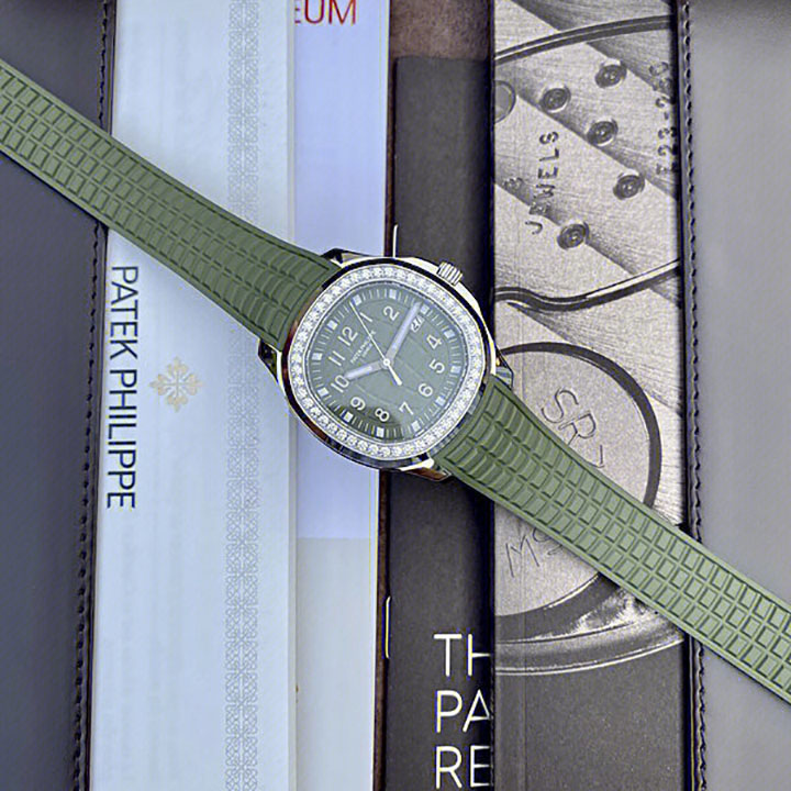 5267/200A-011-Patek Philippe AQUANAUT