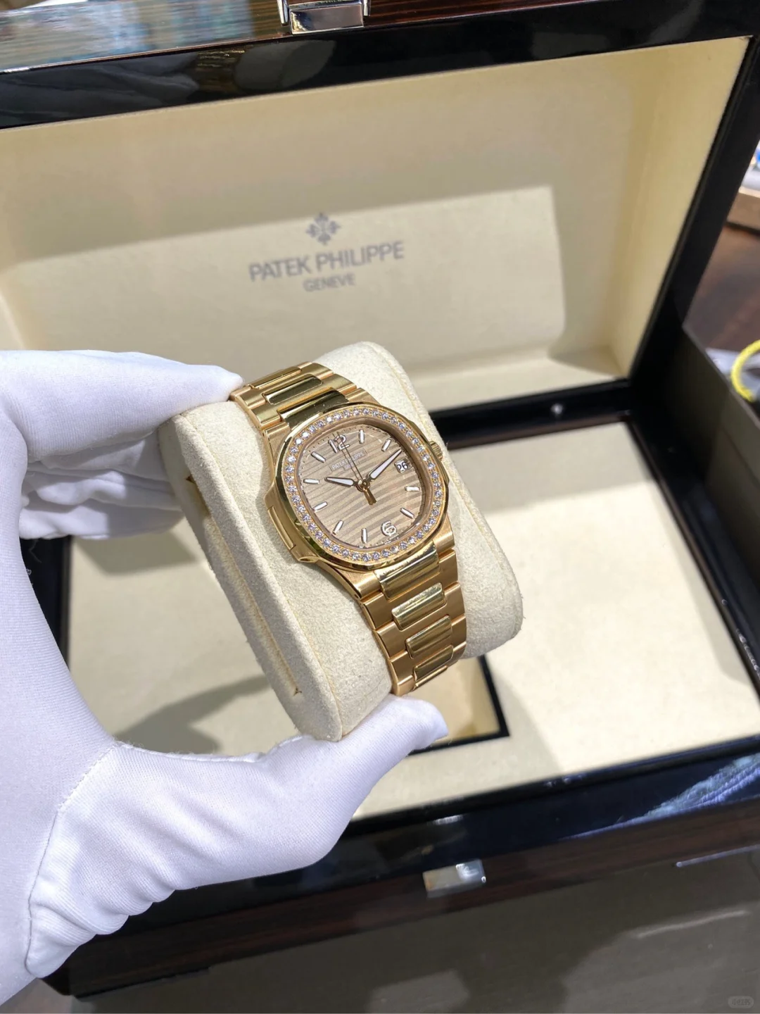 Patek Philippe Nautilus 7010/1R-012 Replica