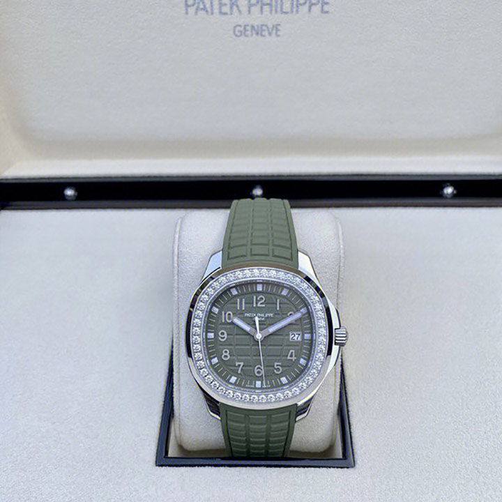 5267/200A-011-Patek Philippe AQUANAUT
