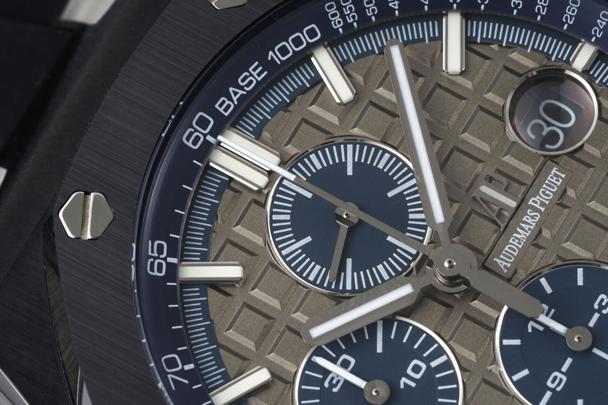 Audemars Piguet Royal Oak Offshore 44 mm, Grey Ref. 26405CG.OO.A004CA.01