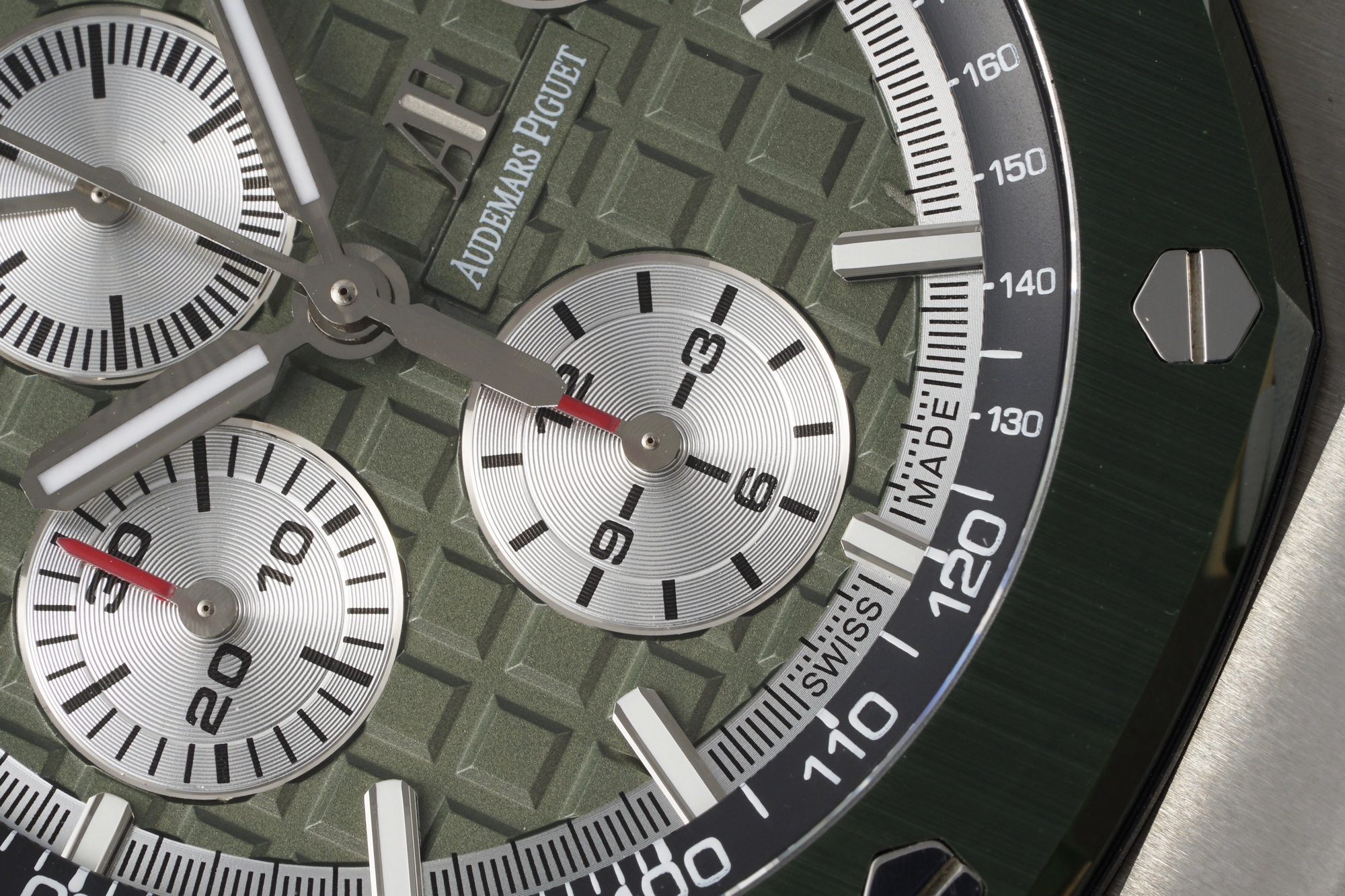 Audemars Piguet Royal Oak Offshore 44 mm, Green Ref. 26400SO.OO.A055CA.01