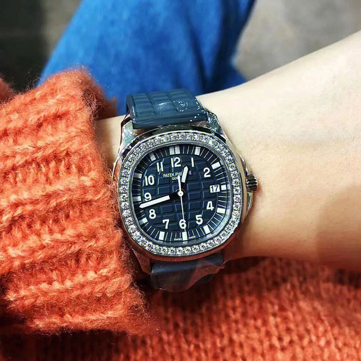 5267/200A-001-Patek Philippe AQUANAUT