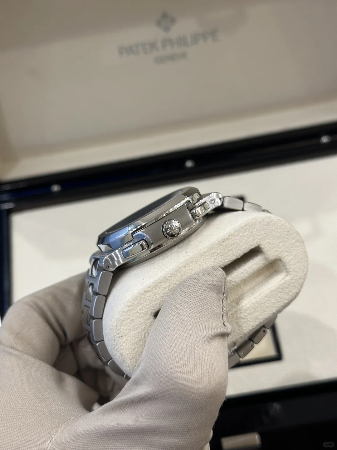 Patek Philippe Nautilus 5990/1A-011 Replica