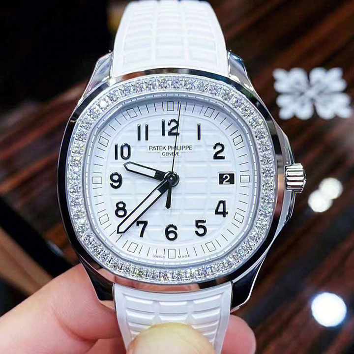 5267/200A-Patek Philippe AQUANAUT