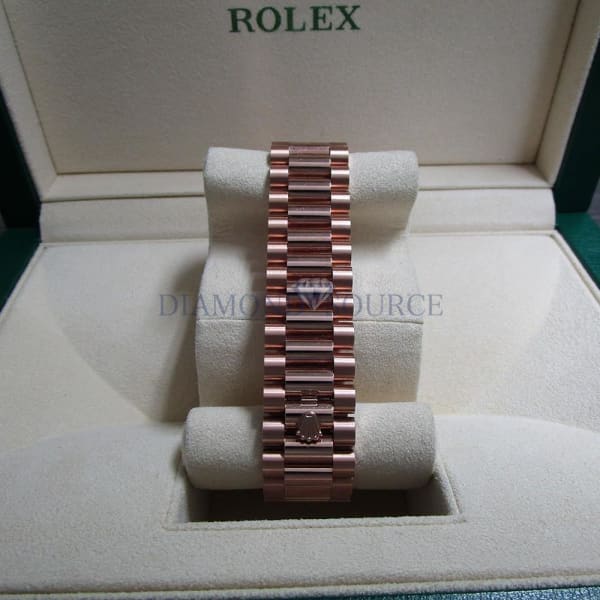 Rolex Day-Date 40 Presidential Olive Green Dial 18kt Rose Gold Men's Watch 228235-0025