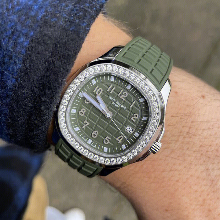 5267/200A-011-Patek Philippe AQUANAUT