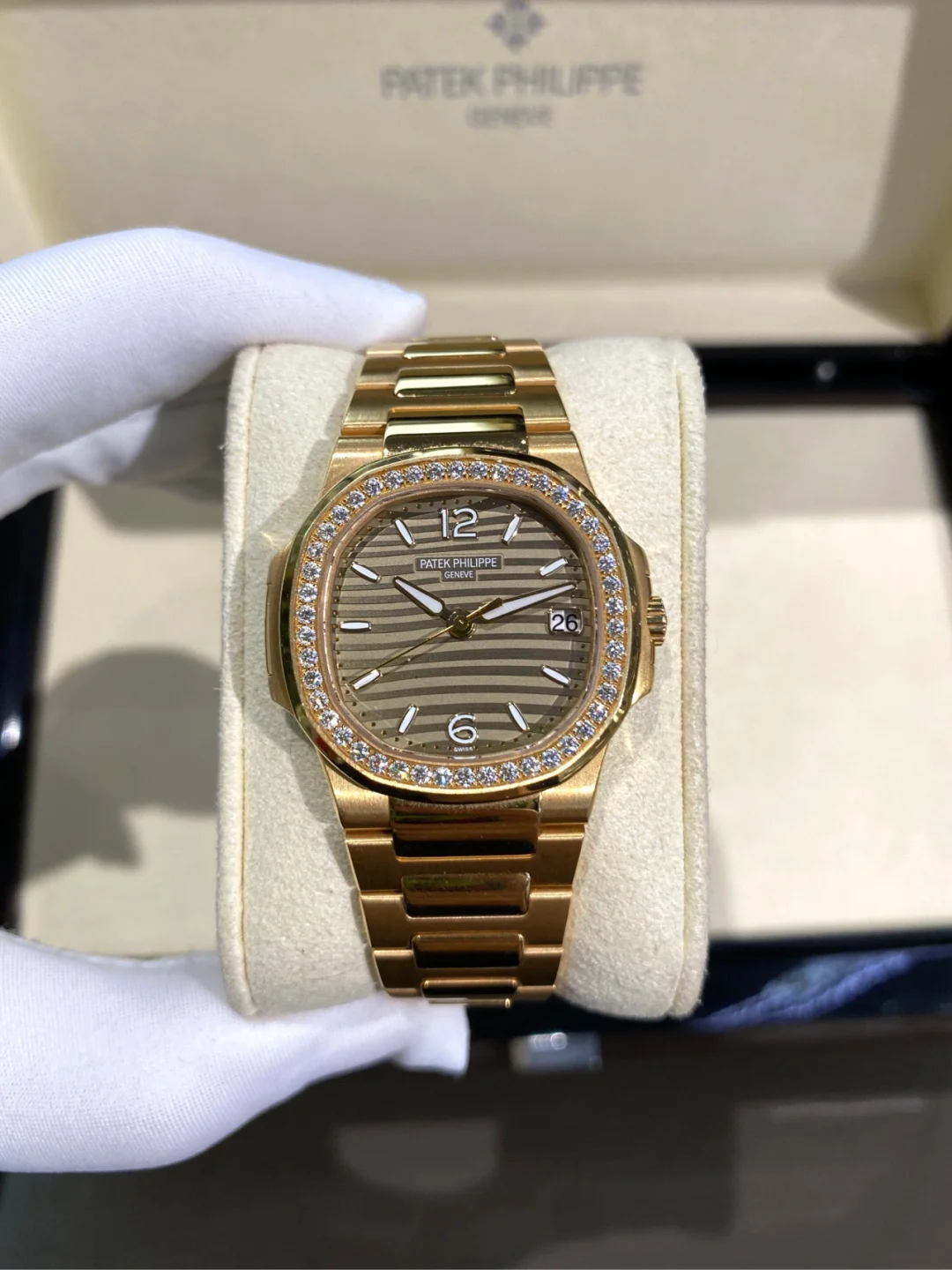 Patek Philippe Nautilus 7010/1R-012 Replica