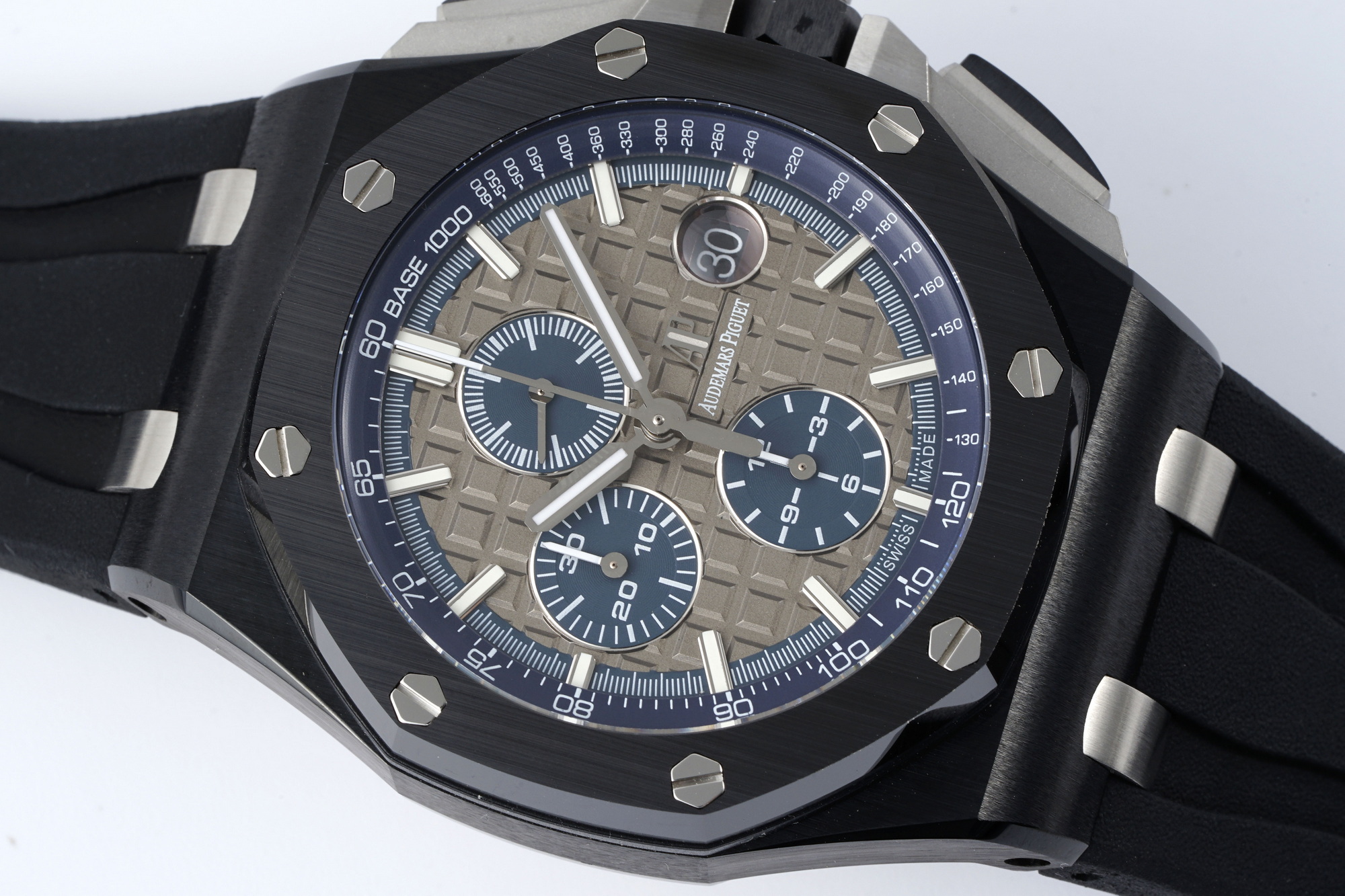 Audemars Piguet Royal Oak Offshore 44 mm, Grey Ref. 26405CG.OO.A004CA.01
