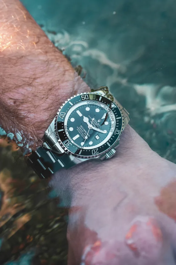 Rolex Sea-Dweller Silver Black Dial 43mm m126600-0001