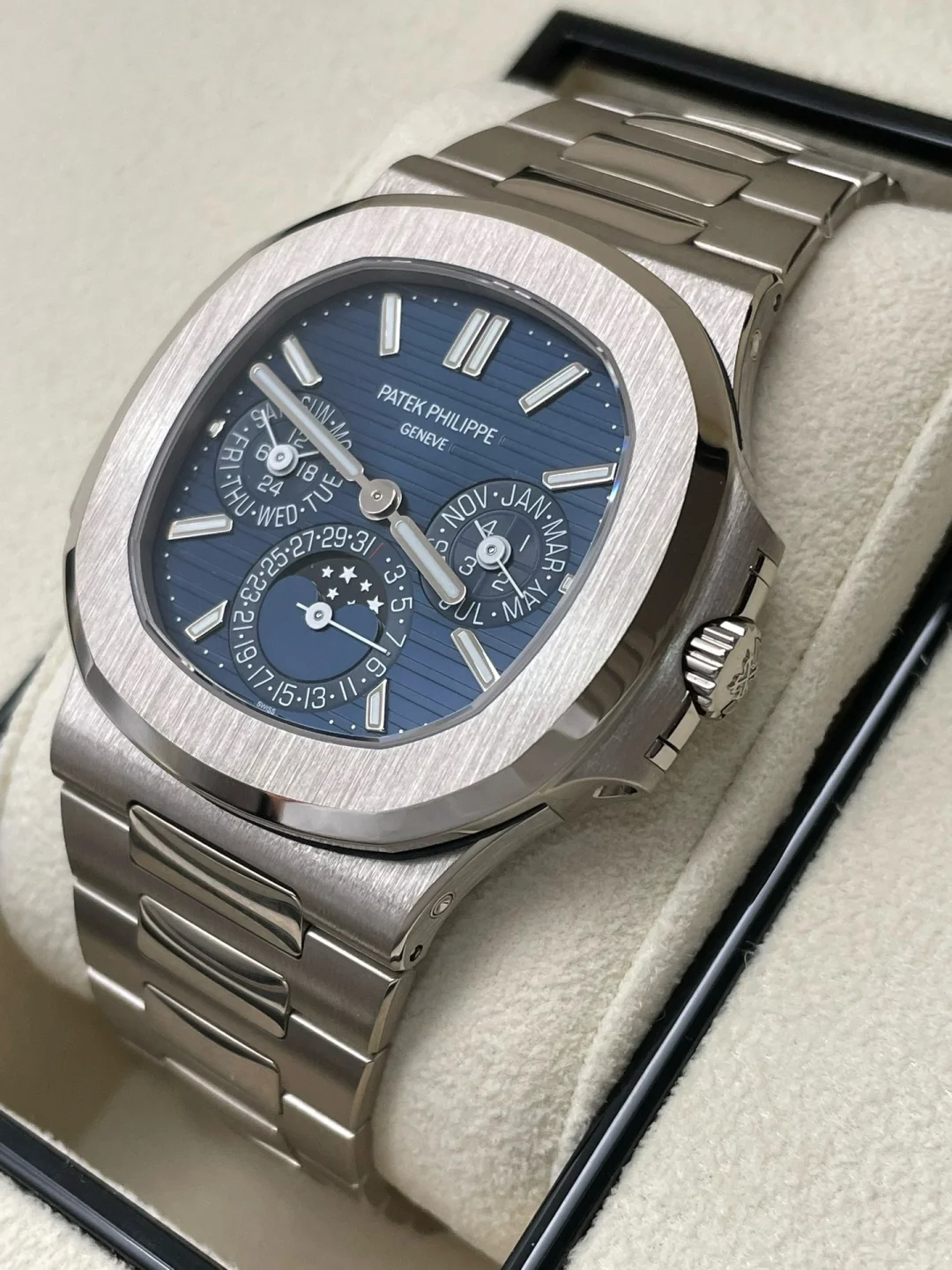 Patek Philippe Nautilus 5740-1G-001