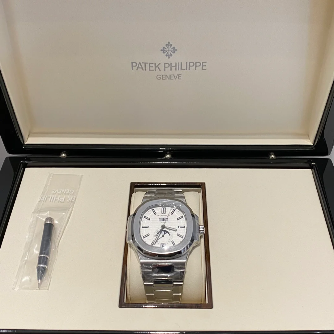 Patek Philippe Nautilus 5726/1A-010 Mens 40.5mm