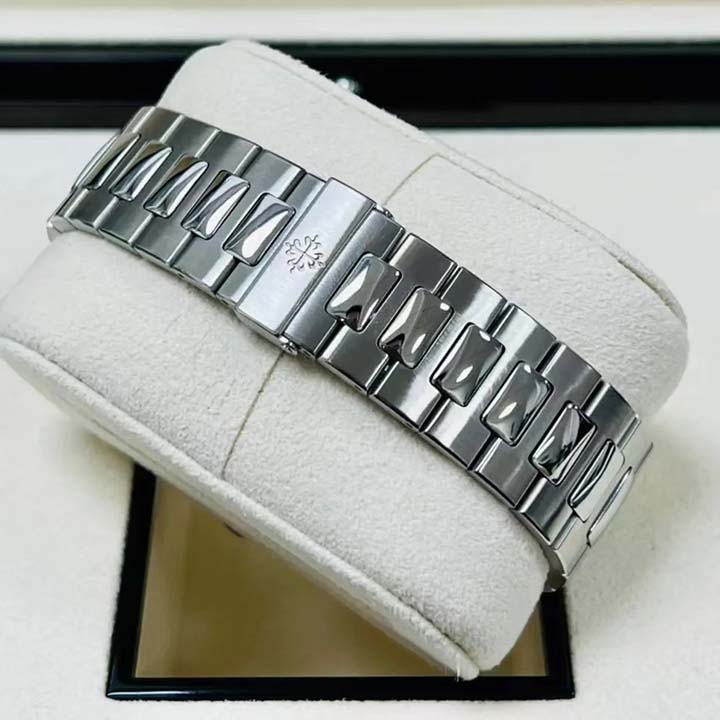 Patek Philippe Watches Nautilus Mens Stainless Steel 5726/1A-010