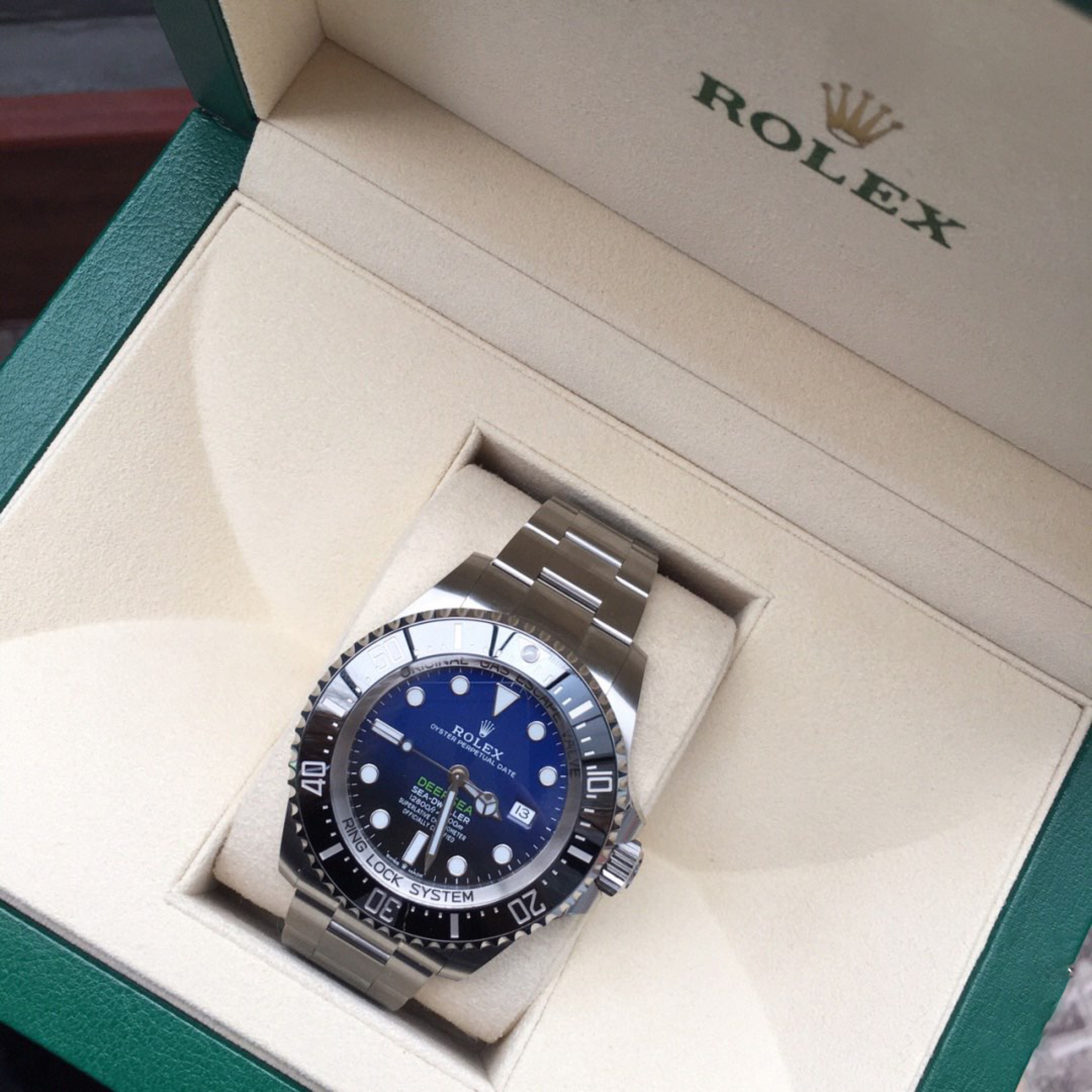 Rolex Sea-Dweller 44mm m126660-0002