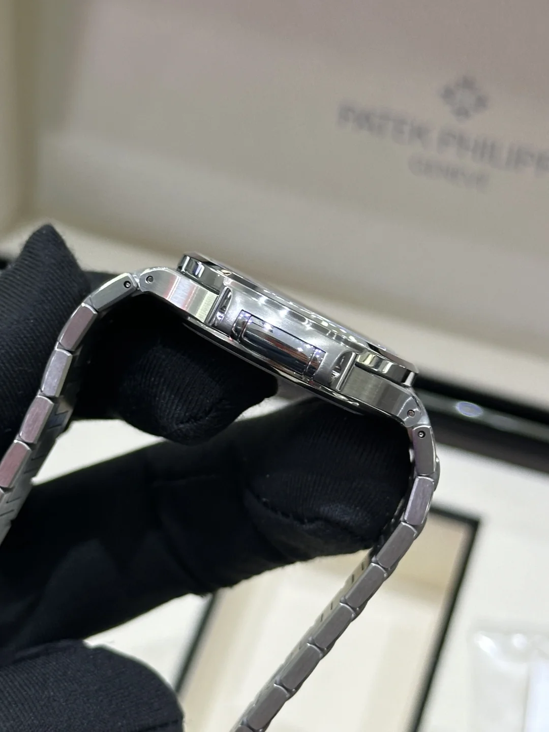 Patek Philippe Nautilus 7118/1A-001 Replica