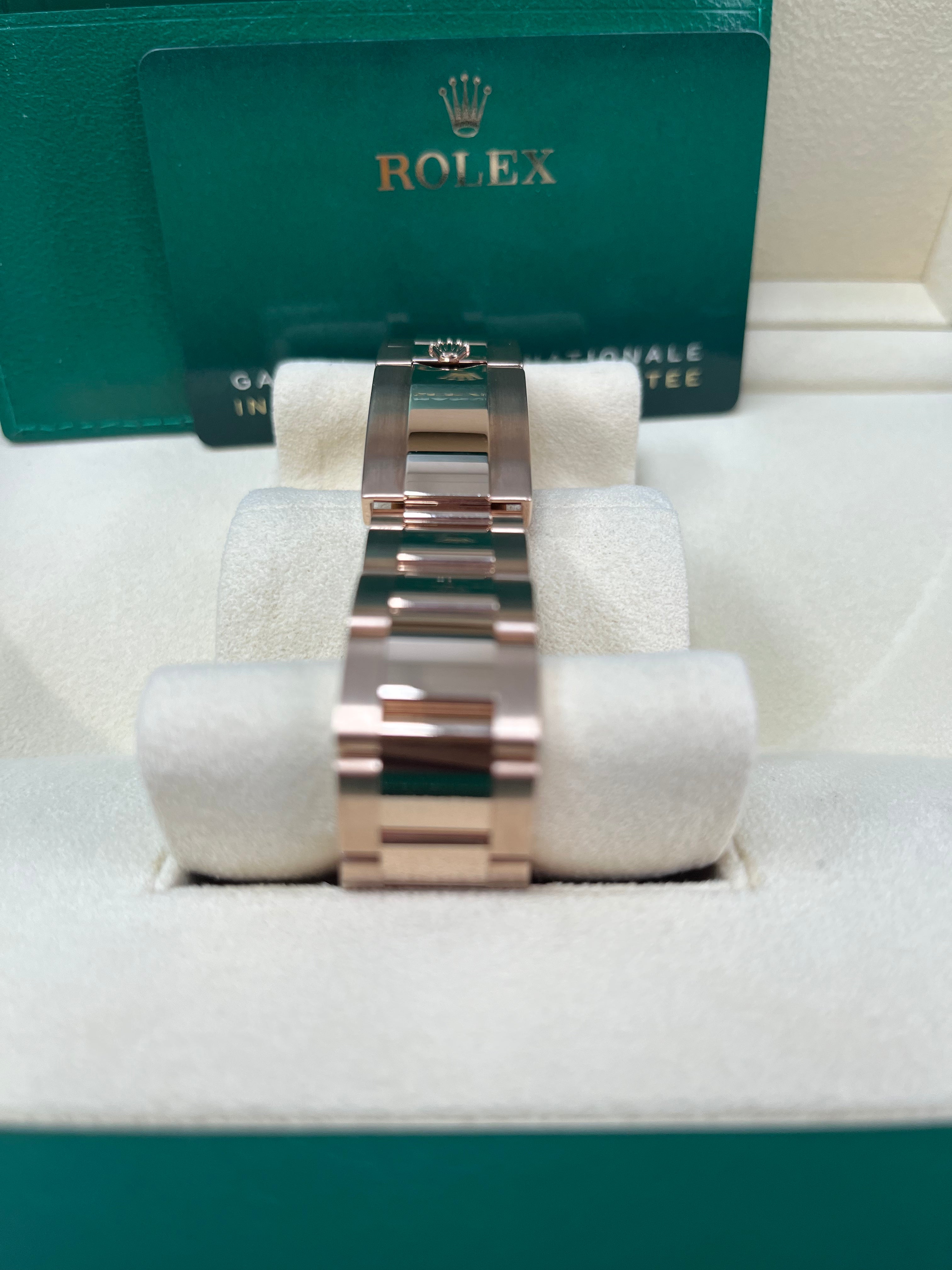 Rolex Everose Gold Cosmograph Daytona 40 Watch - Chocolate and Black Index Dial (Ref # 116505 chocbki)